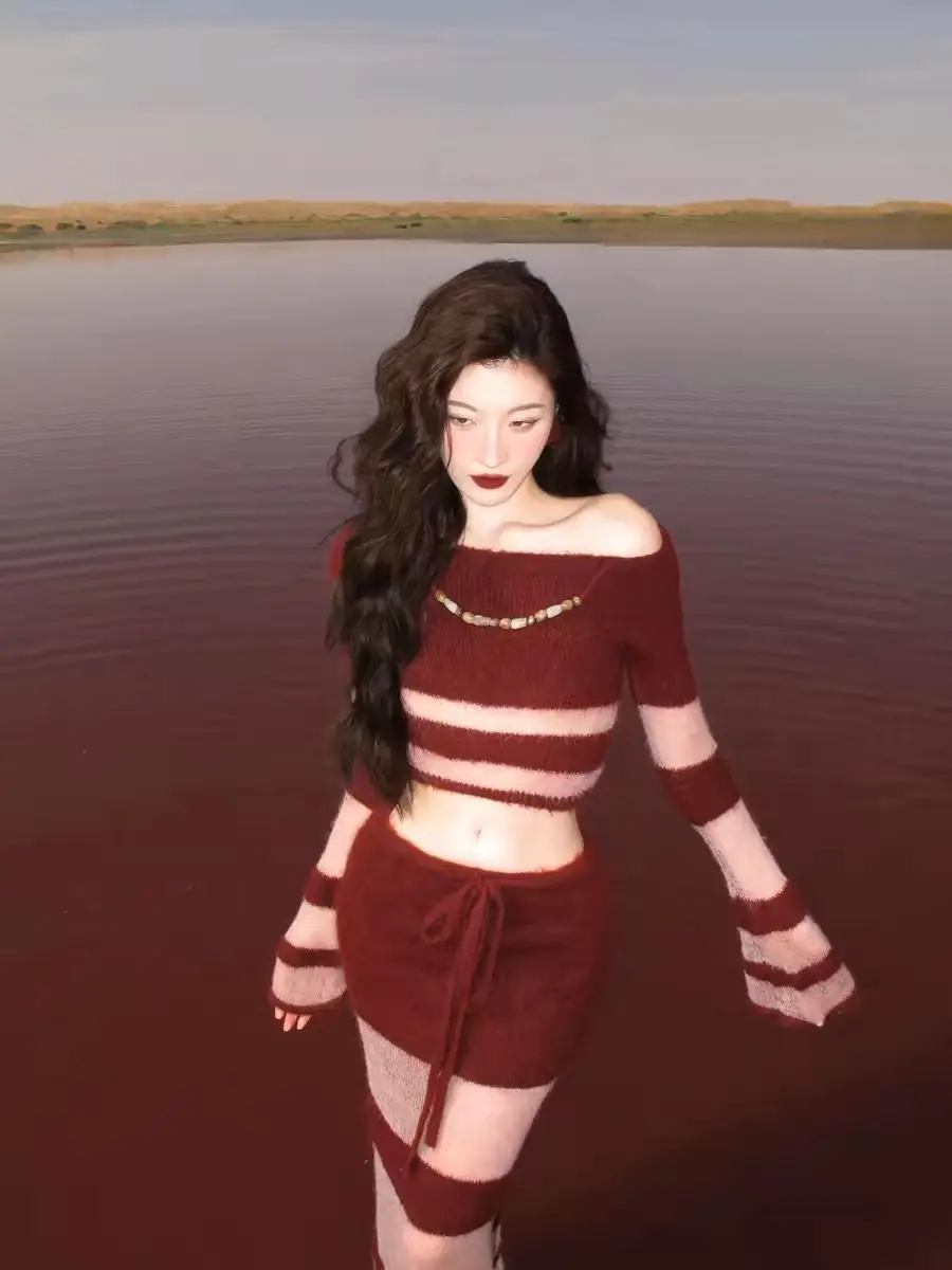 Sweet Hot Girl Pure Sexy Suit Women's Autumn Striped Off Shoulder Slim Knitted High Waist Hip Wrap Skirt Fashion Two-piece Set
Sweet Hot Girl Pure Sexy Suit Women's Autumn Striped Off Shoulder Slim Knitted High Waist Hip Wrap Skirt Fashion Two-piece Set