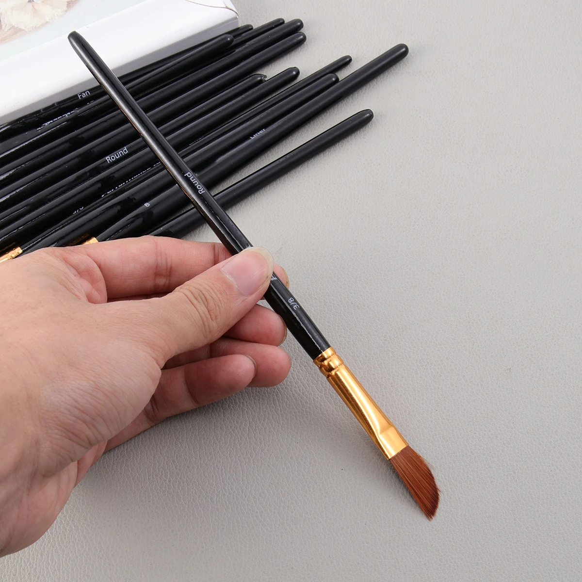 12pcs Oil Painting Brush Set Wood Handle High Quality For Acrylic Gouache Face Painting Drawing Set Gift Families Artists
12pcs Oil Painting Brush Set Wood Handle High Quality For Acrylic Gouache Face Painting Drawing Set Gift Families Artists