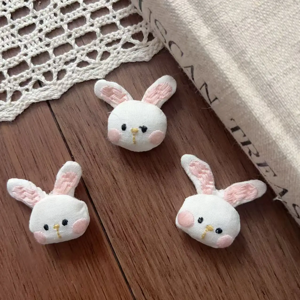 High Quality Stuffed Fabric Cute Bunny Head Hair Accessory Brooch Pin for Shoes Socks Bag Clothing Embellishment
High Quality Stuffed Fabric Cute Bunny Head Hair Accessory Brooch Pin for Shoes Socks Bag Clothing Embellishment