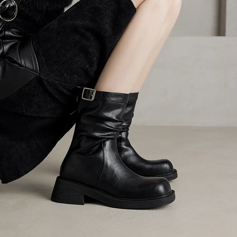 2026 новые осенне-зимние женские ботильоны из натуральной кожи высотой 22-25 см, короткие ботинки из воловьей кожи с квадратным носком и пряжкой на молнии сзади на толстом каблуке
2026 новые осенне-зимние женские ботильоны из натуральной кожи высотой 22-25 см, короткие ботинки из воловьей кожи с квадратным носком и пряжкой на молнии сзади на толстом каблуке