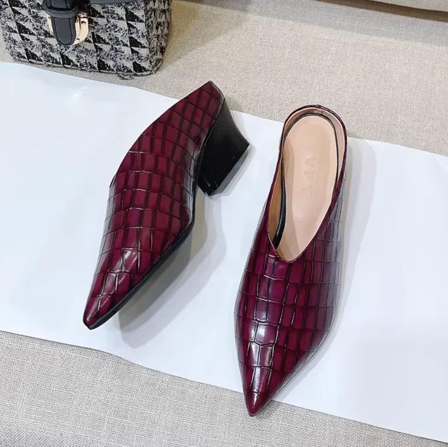 Lady Sandals European American Lady Slides Sexy Pointed Toe Wedges Slippers All Matched Women Summer Shoes Female Mules Shoes
Lady Sandals European American Lady Slides Sexy Pointed Toe Wedges Slippers All Matched Women Summer Shoes Female Mules Shoes