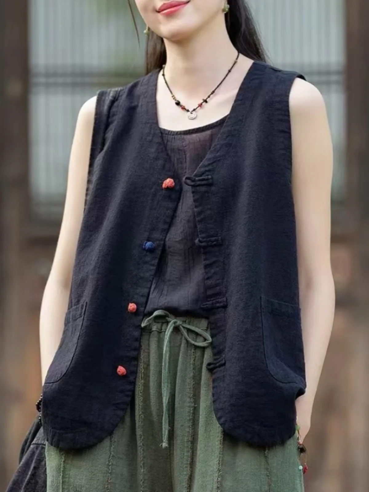 Летний дизайнерский хит: Женский жилет-кардиган в стиле ретро на пуговицах, тонкая верхняя одежда, повседневная куртка стандартной длины из хлопка.
Летний дизайнерский хит: Женский жилет-кардиган в стиле ретро на пуговицах, тонкая верхняя одежда, повседневная куртка стандартной длины из хлопка.