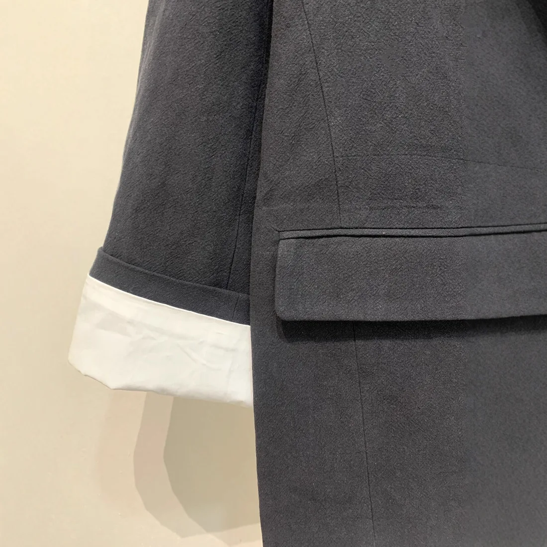 Gagarich 2025 Women Jacket Japanese Spring Summer New Minimalist Blogger Style Wide Shoulder Suit Loose Slim Wide Coat Top
Gagarich 2025 Women Jacket Japanese Spring Summer New Minimalist Blogger Style Wide Shoulder Suit Loose Slim Wide Coat Top