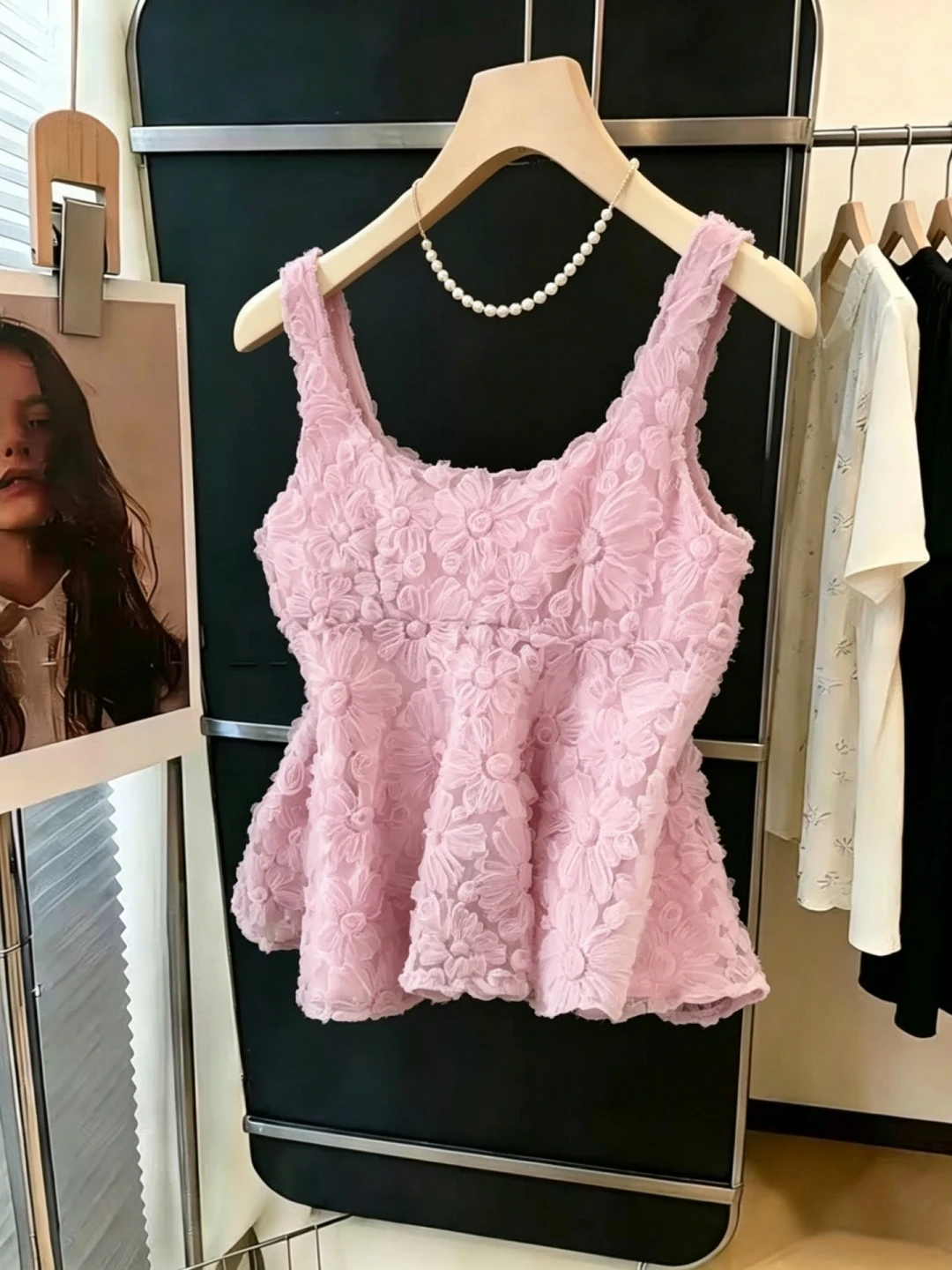 Elegant French Style Women's Tank Top Floral Embroidery Breathable Casual Summer Top High Elasticity Cotton 100% No Sleeve
Elegant French Style Women's Tank Top Floral Embroidery Breathable Casual Summer Top High Elasticity Cotton 100% No Sleeve