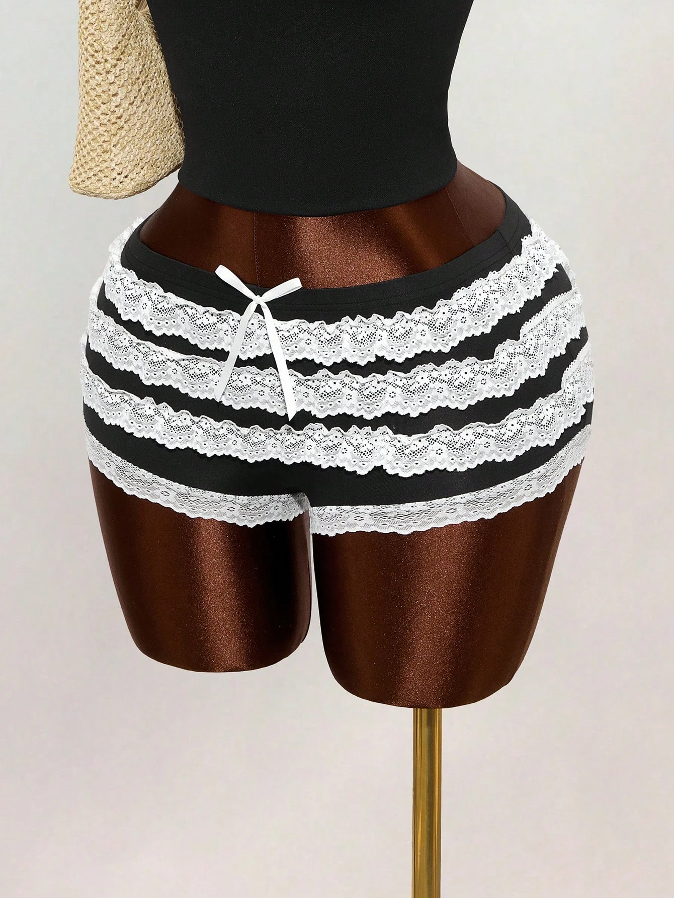 2026 New Summer Y2K Retro Multi layer Lace Edge Bow Shorts Black and White Contrast Slim Fit Spicy Girl Date Party Fashion Trend
2026 New Summer Y2K Retro Multi layer Lace Edge Bow Shorts Black and White Contrast Slim Fit Spicy Girl Date Party Fashion Trend
