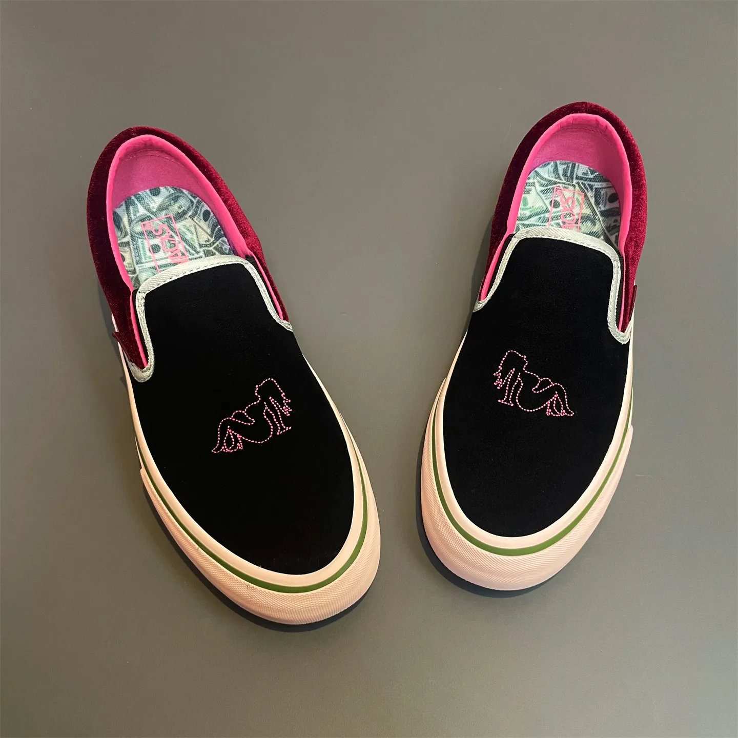 Unisex Suede Low-Top Skate Shoes, All-Season Non-Slip Wear-Resistant Casual Sneakers, Light Luxury Niche Design Couple Student S
Unisex Suede Low-Top Skate Shoes, All-Season Non-Slip Wear-Resistant Casual Sneakers, Light Luxury Niche Design Couple Student S