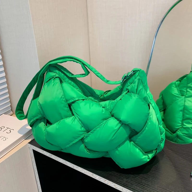 2025 Spring Fashion Woven Bag Luxury Designer Handbag Brand Women Green Puff Shoulder Bag Large Capacity Knitting Crossbody Tote
2025 Spring Fashion Woven Bag Luxury Designer Handbag Brand Women Green Puff Shoulder Bag Large Capacity Knitting Crossbody Tote