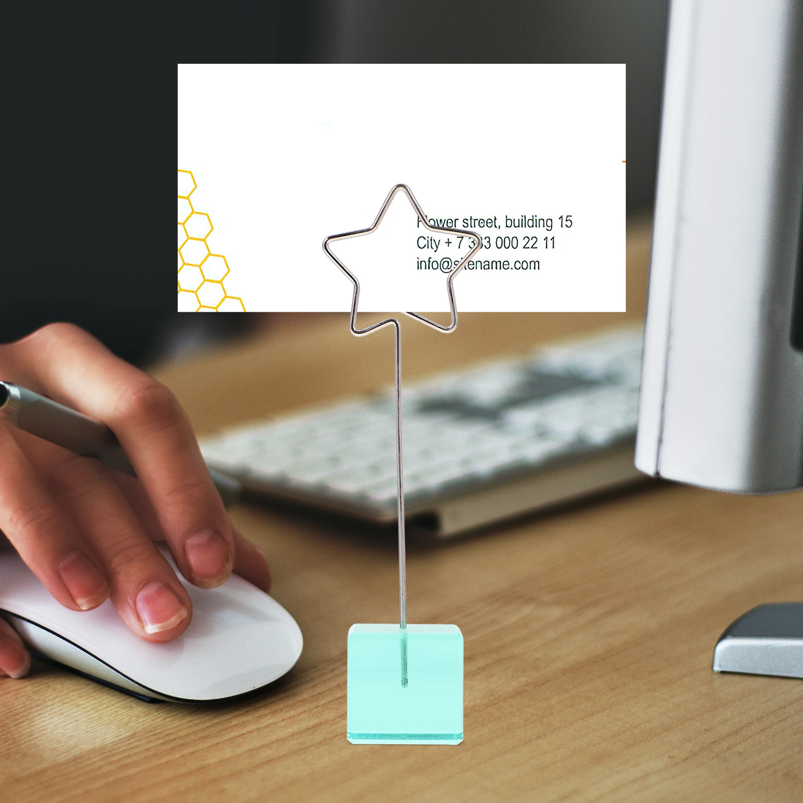 2pcs Acrylic Photo Holders Table Number Stands Memo Card Holders For Wedding Party Sign Stand Desktop Picture
2pcs Acrylic Photo Holders Table Number Stands Memo Card Holders For Wedding Party Sign Stand Desktop Picture