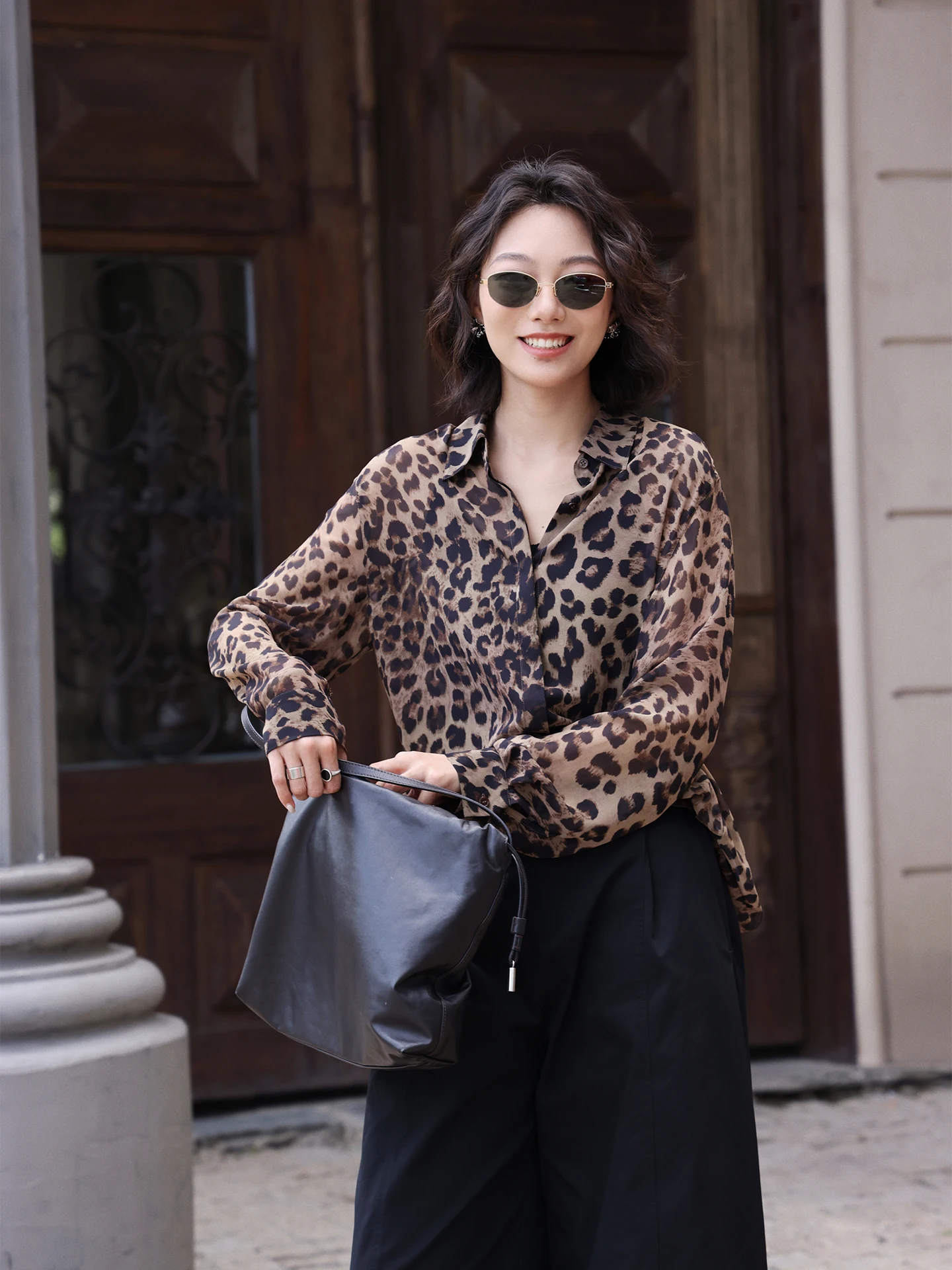 Retro Leopard Print Long Sleeve Shirt Women's Loose Lightweight Transparent Top Summer 2026 Season Fashionable Casual Shirt
Retro Leopard Print Long Sleeve Shirt Women's Loose Lightweight Transparent Top Summer 2026 Season Fashionable Casual Shirt