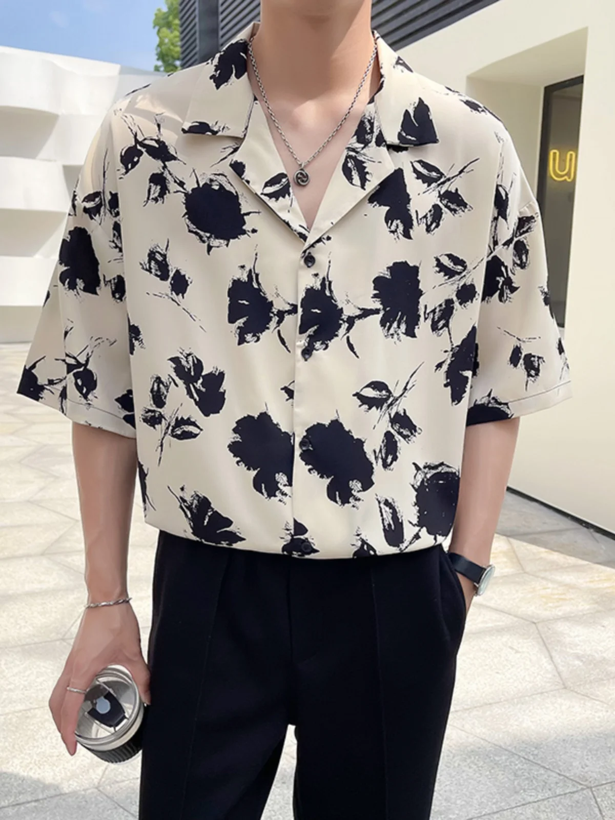 2024 Summer New Men Turn-down Collar Fashion Thin Shirt Male Short Sleeve Print Shirts Man Casual Loose Button Blouses D465
2024 Summer New Men Turn-down Collar Fashion Thin Shirt Male Short Sleeve Print Shirts Man Casual Loose Button Blouses D465