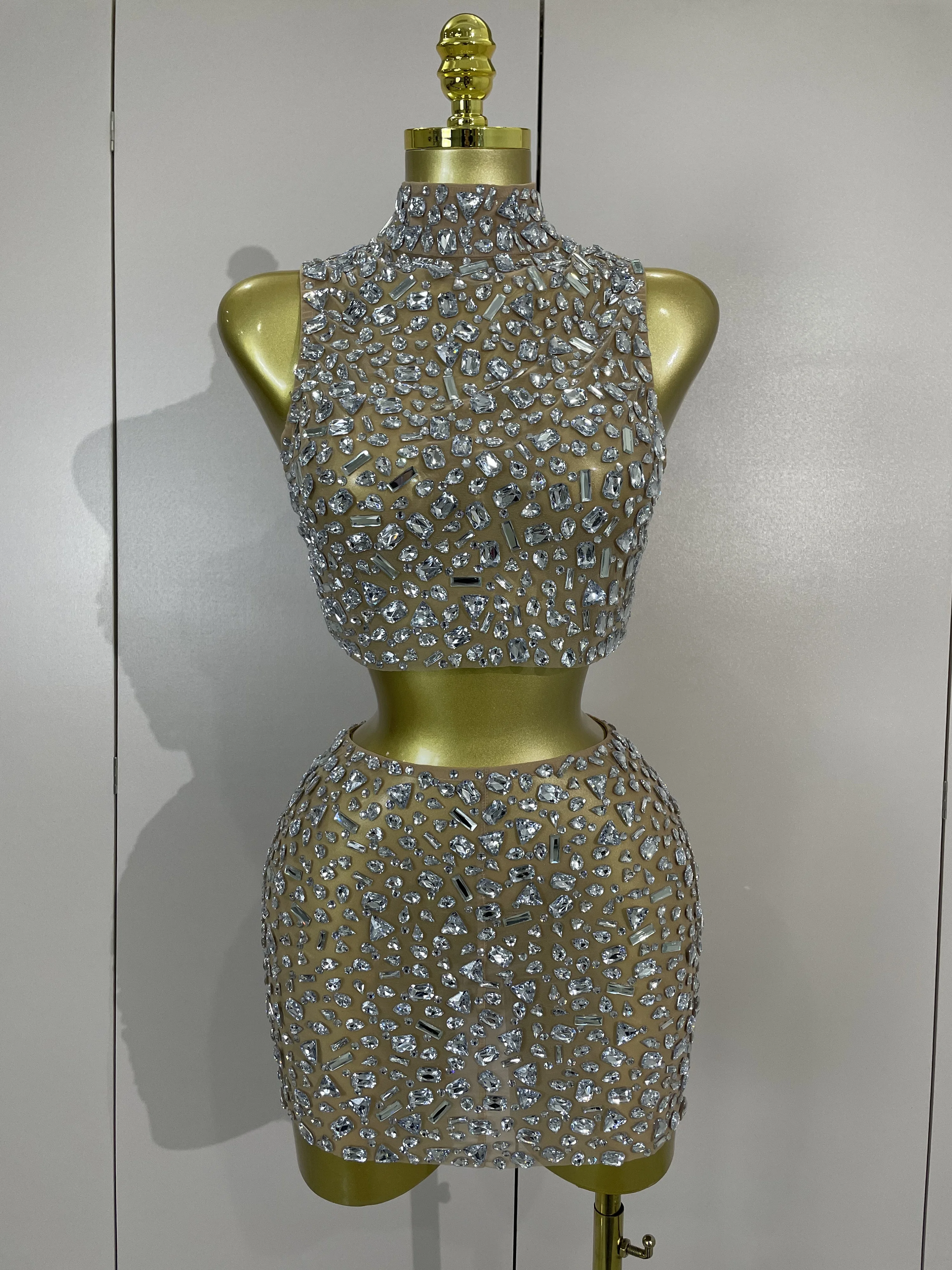 High Quality Luxury Birthday Evening Party Gowns Sparkling Rhinestone Sexy See Through Blackless Top Skirt Two Pieces Set Stage
High Quality Luxury Birthday Evening Party Gowns Sparkling Rhinestone Sexy See Through Blackless Top Skirt Two Pieces Set Stage