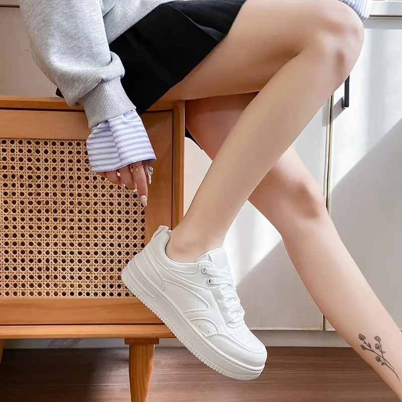 2025 New Arrival Women's Lightweight White Sneakers Thick Sole Hot Selling Round Toe Flat Student Versatile Casual Skate Shoes
2025 New Arrival Women's Lightweight White Sneakers Thick Sole Hot Selling Round Toe Flat Student Versatile Casual Skate Shoes
