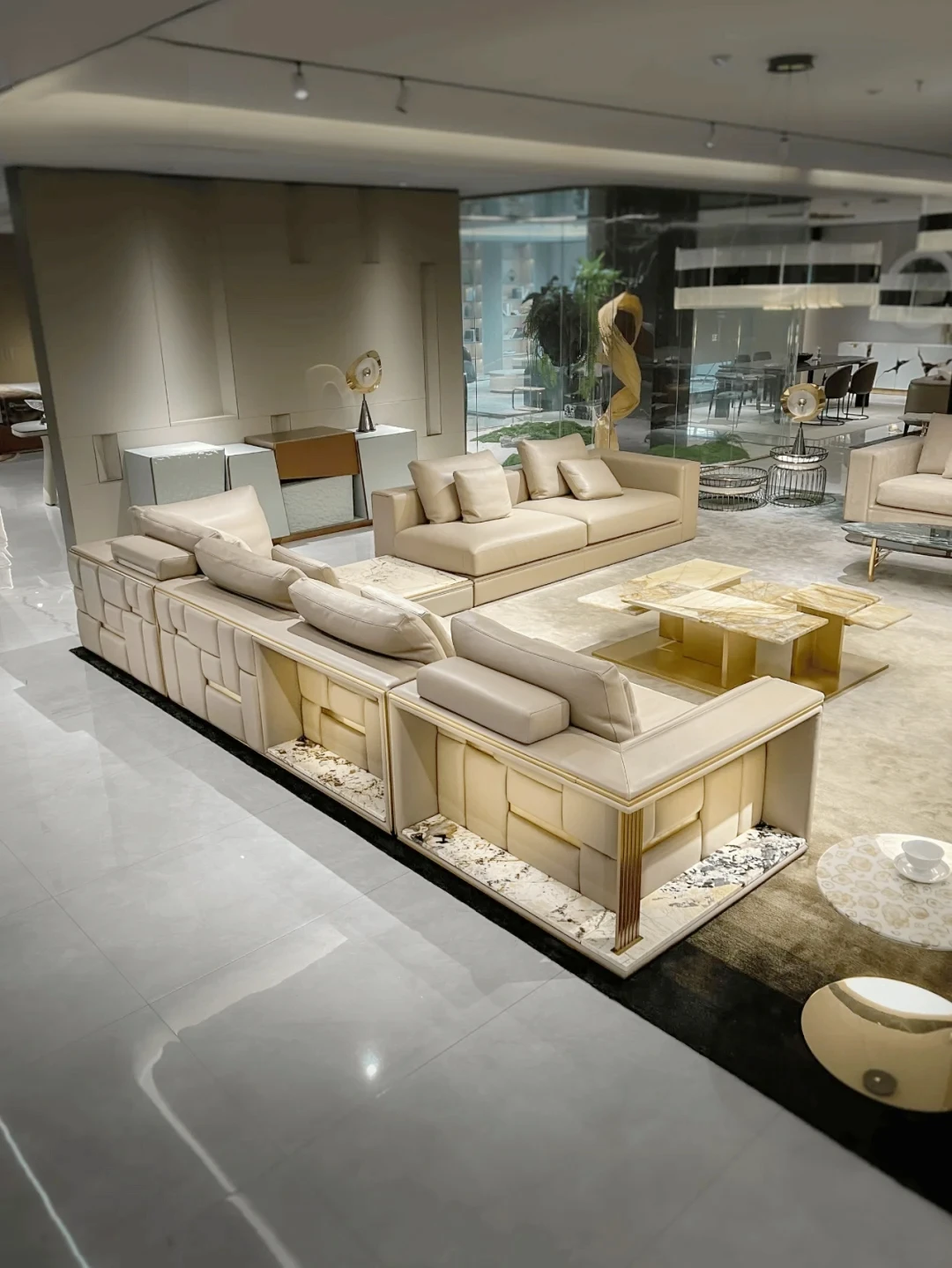 Italian light luxury visionnaire Babylon first layer leather sofa high-end villa living room large apartment furniture
Italian light luxury visionnaire Babylon first layer leather sofa high-end villa living room large apartment furniture