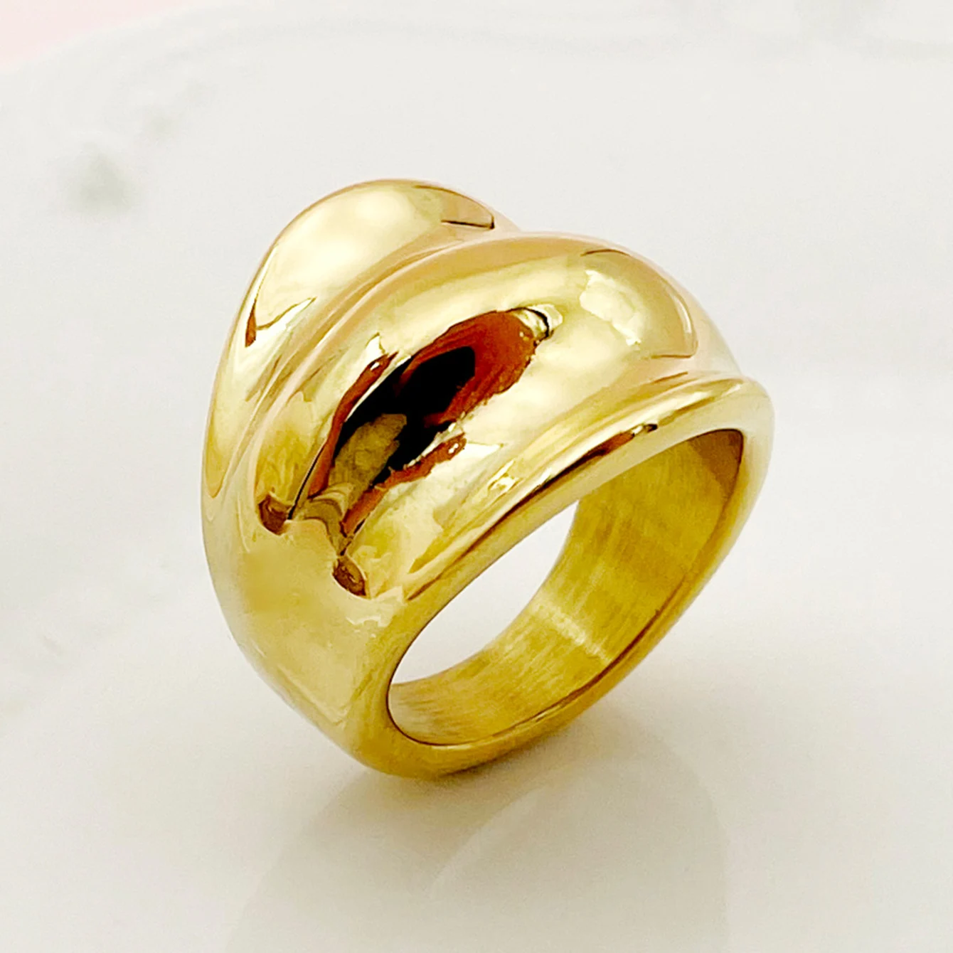 Minimalist 316L stainless steel gold-plated INS ring, high-quality waterproof, charming bright metal fashion finger jewelry.
Minimalist 316L stainless steel gold-plated INS ring, high-quality waterproof, charming bright metal fashion finger jewelry.