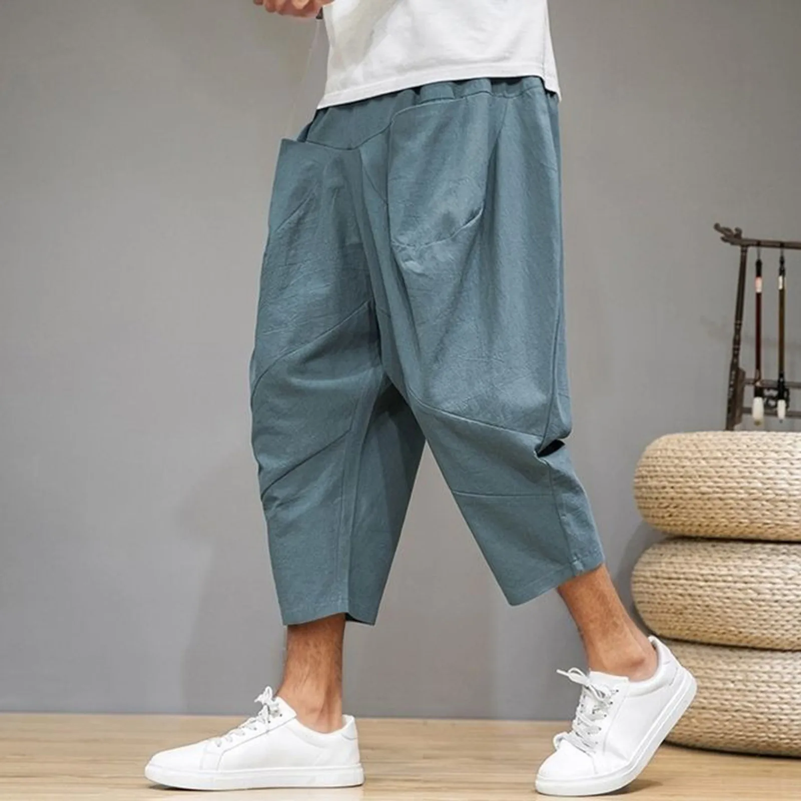 2025 New Style Men Solid Color Harem Pants Fashion Oversized Wide Leg Pants Casual Loose Crotch Hip-Hop Trousers Capri Pants
2025 New Style Men Solid Color Harem Pants Fashion Oversized Wide Leg Pants Casual Loose Crotch Hip-Hop Trousers Capri Pants