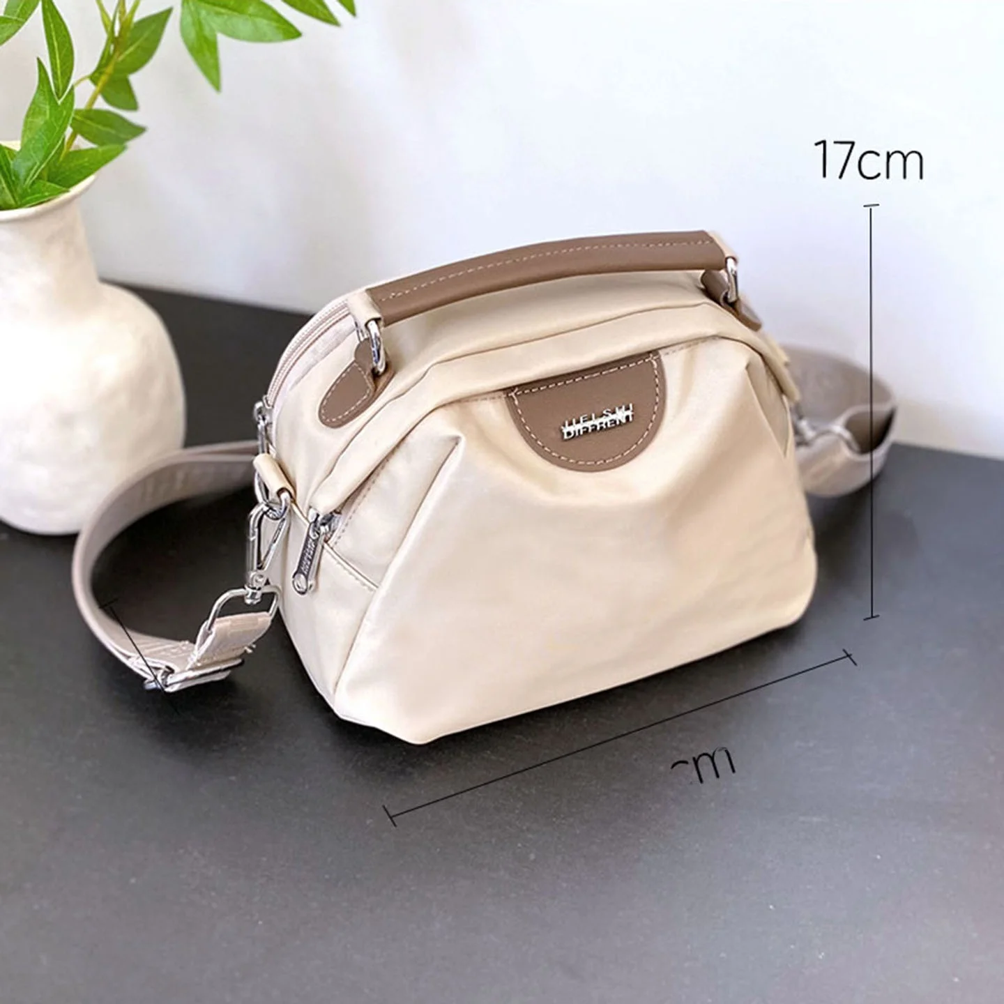 Водонепроницаемая нейлоновая многослойная женская сумка, новинка лета, маленькая квадратная сумка через плечо, модная универсальная сумка
Водонепроницаемая нейлоновая многослойная женская сумка, новинка лета, маленькая квадратная сумка через плечо, модная универсальная сумка