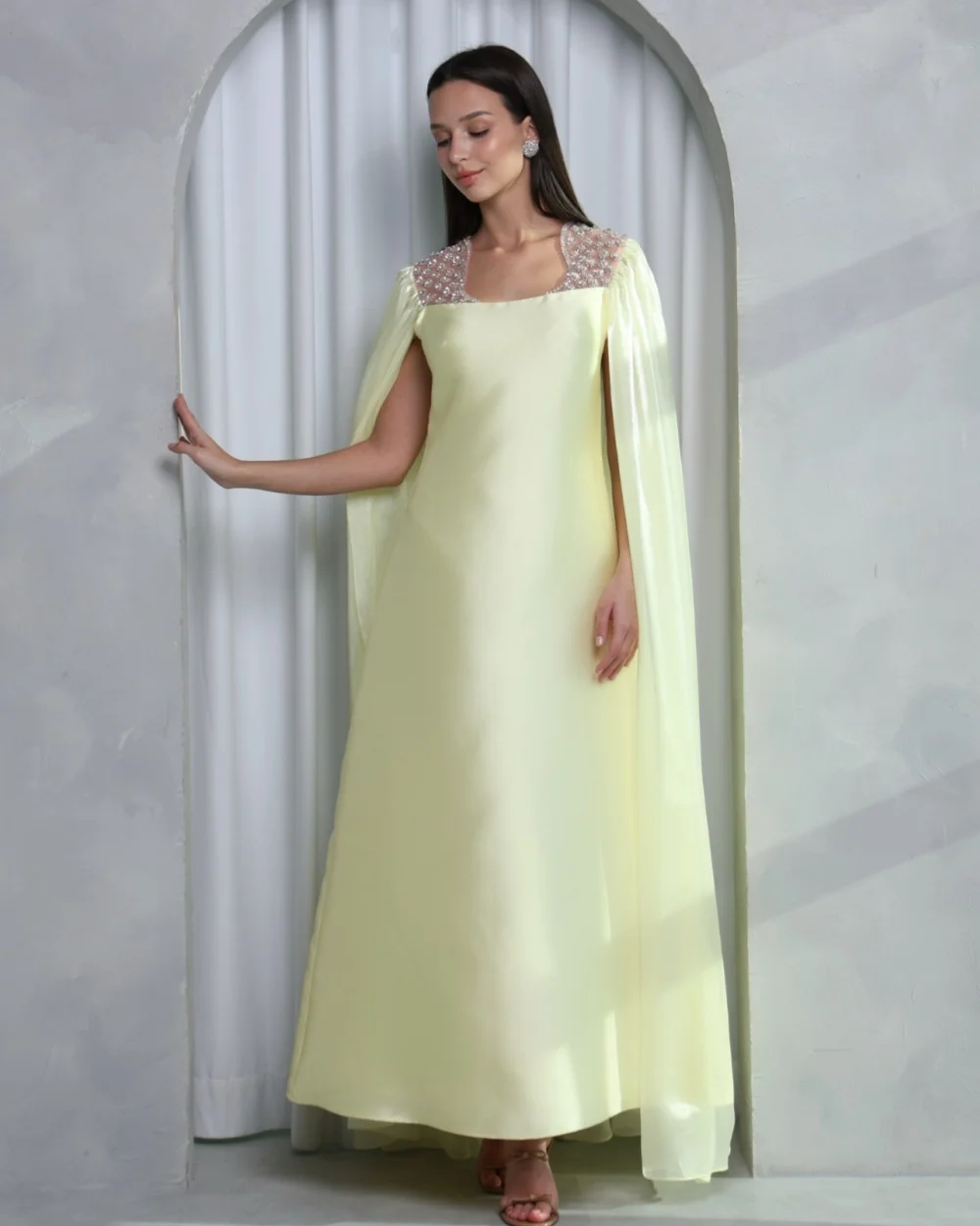 Customized Modern Style Women Charmeuse Rhinestone Pleat Straight Evening Dresses Simple Square Neck Sleeveless Long Party Gowns
Customized Modern Style Women Charmeuse Rhinestone Pleat Straight Evening Dresses Simple Square Neck Sleeveless Long Party Gowns