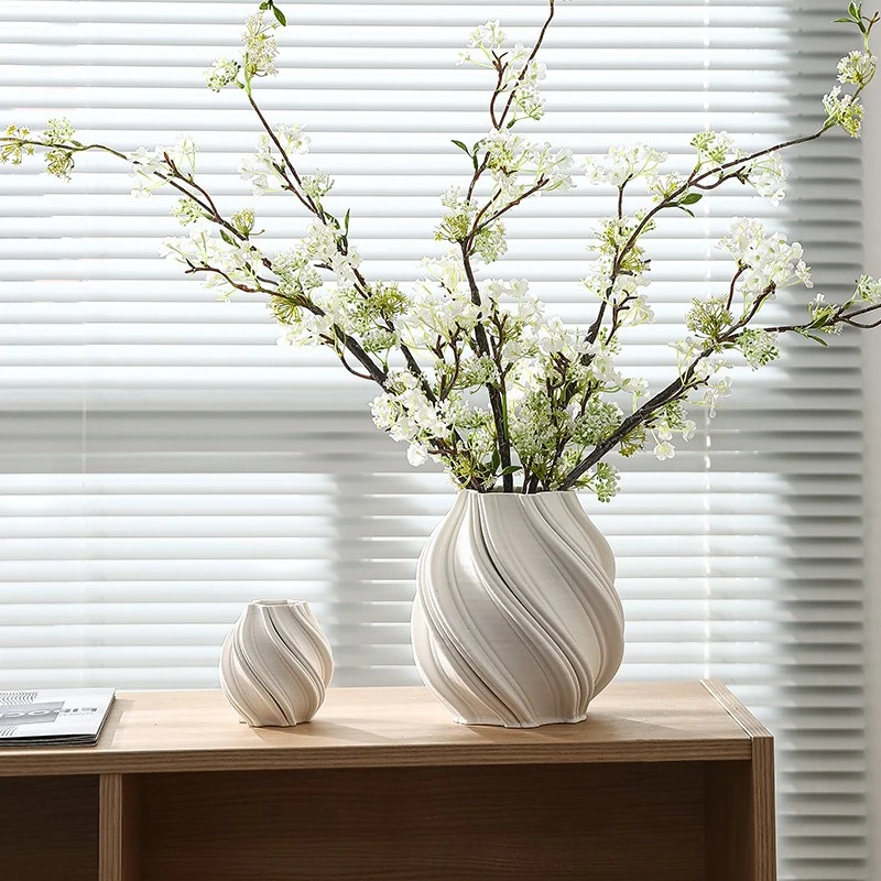 Three-dimensional Pleated White Ceramic Vase Wave-like Pleating Flower Vase Ceramic Handicraft Flowerpot Home Decoration
Three-dimensional Pleated White Ceramic Vase Wave-like Pleating Flower Vase Ceramic Handicraft Flowerpot Home Decoration