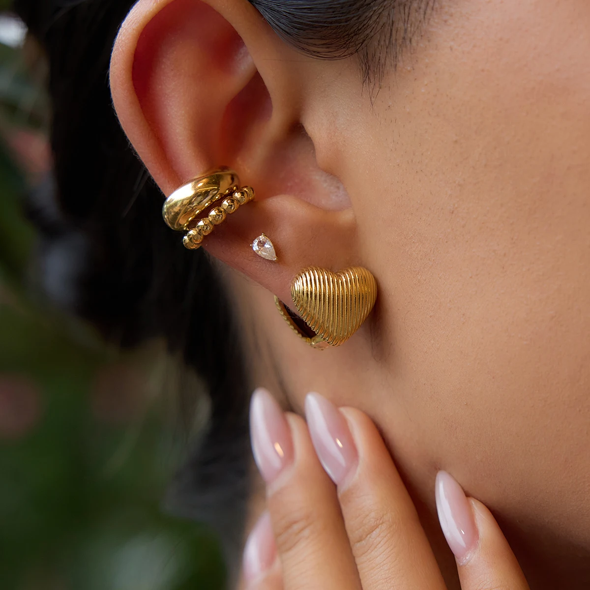 AIKOER Minimalist Texture Heart shaped Earclip Stainless Steel Smooth Surface Stackable Earclip Women's Jewelry
AIKOER Minimalist Texture Heart shaped Earclip Stainless Steel Smooth Surface Stackable Earclip Women's Jewelry