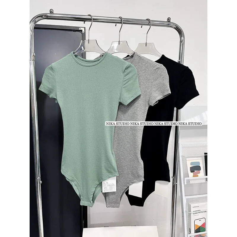 Сексуальный облегающий костюм-двойка с коротким рукавом и круглым вырезом для женщин: топ и шорты с высокой талией из полиэстера
Сексуальный облегающий костюм-двойка с коротким рукавом и круглым вырезом для женщин: топ и шорты с высокой талией из полиэстера