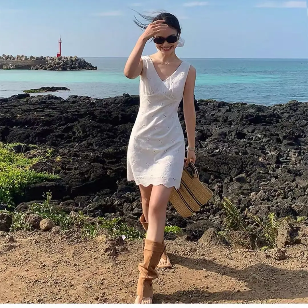 French Style Embroidered V-neck White Dress Women Clothing Waist Cinched Slimming Sleeveless Camisole Mini Dress for Women
French Style Embroidered V-neck White Dress Women Clothing Waist Cinched Slimming Sleeveless Camisole Mini Dress for Women