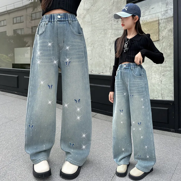 2026 Spring Autumn Children Fashion Jeans with Rhinestone Bow for Teenage Girls Elegant Denim Pants Kids Loose Straight Trousers
2026 Spring Autumn Children Fashion Jeans with Rhinestone Bow for Teenage Girls Elegant Denim Pants Kids Loose Straight Trousers
