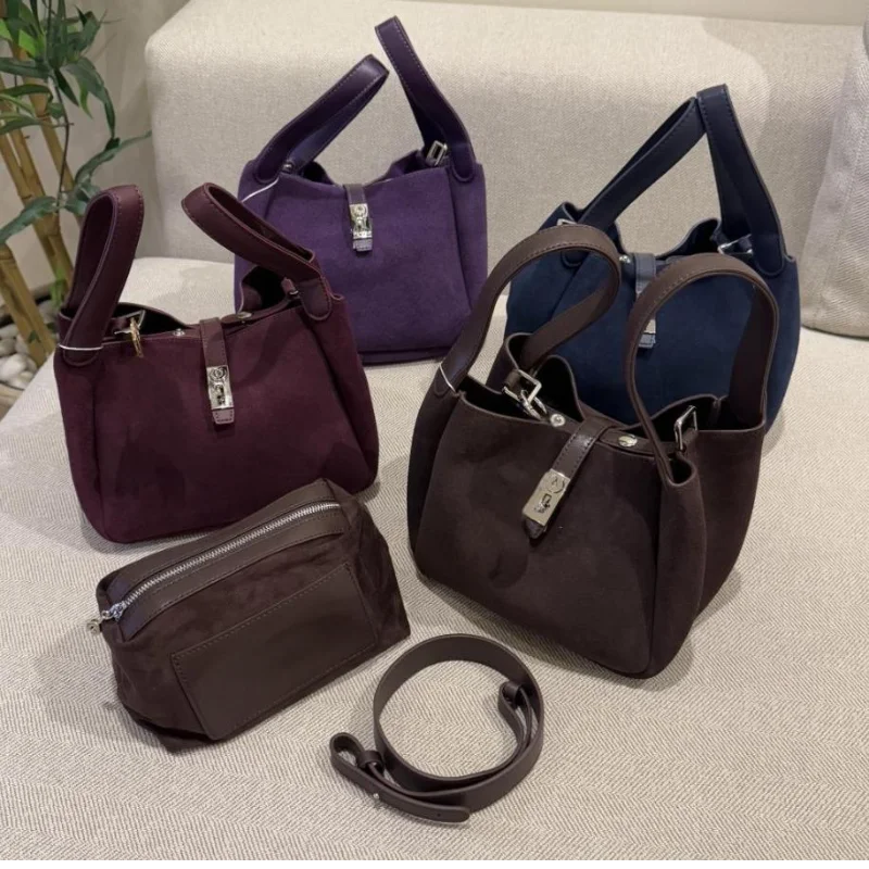 Luxury Frosted Cowhide Handbag For Women Brand High-end Basket Bag Niche Silver Button Commuter Versatile Women's Messenger Bag
Luxury Frosted Cowhide Handbag For Women Brand High-end Basket Bag Niche Silver Button Commuter Versatile Women's Messenger Bag