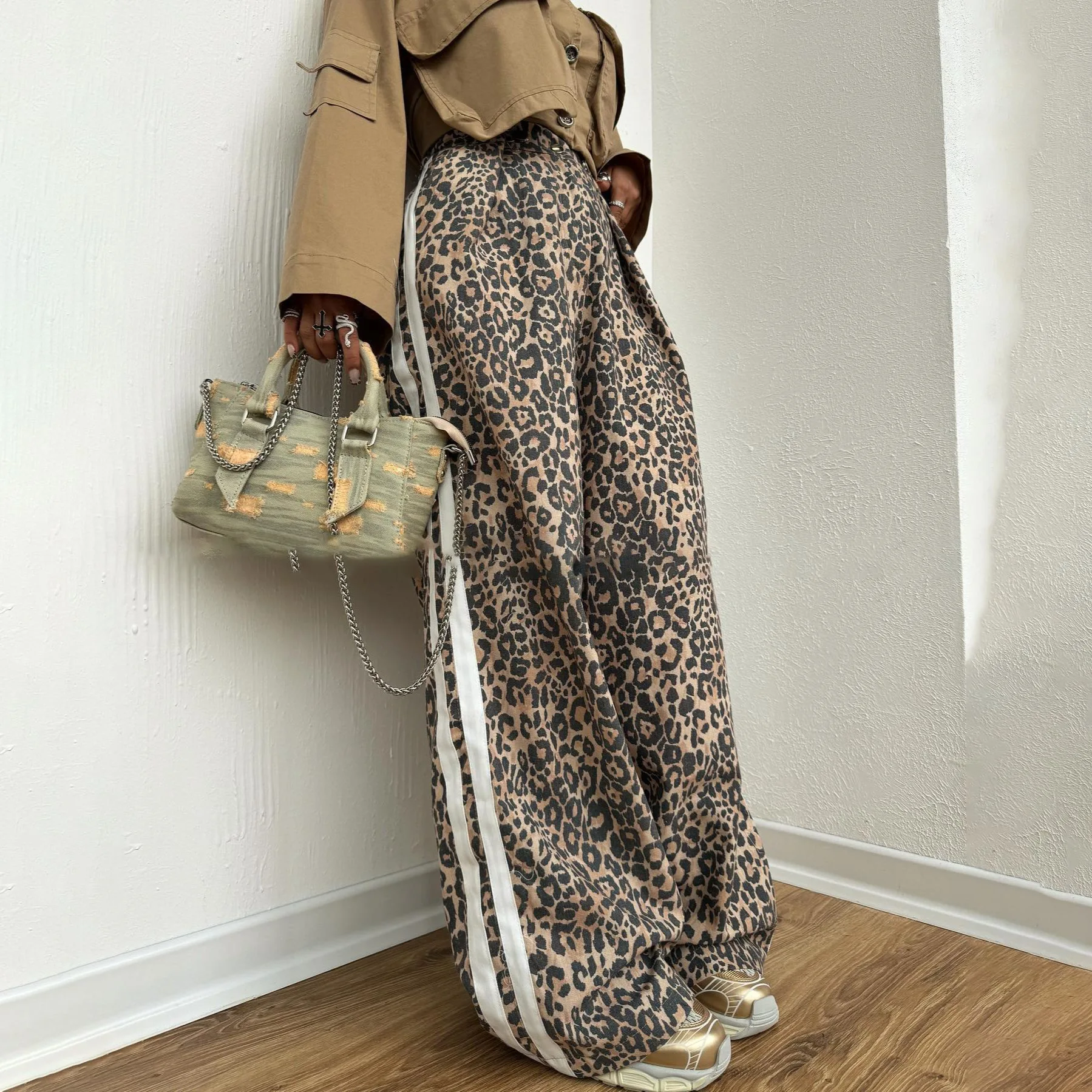 2025 Summer New High-end Leopard Print Patchwork Striped Floor Length Casual Pants for Women
2025 Summer New High-end Leopard Print Patchwork Striped Floor Length Casual Pants for Women