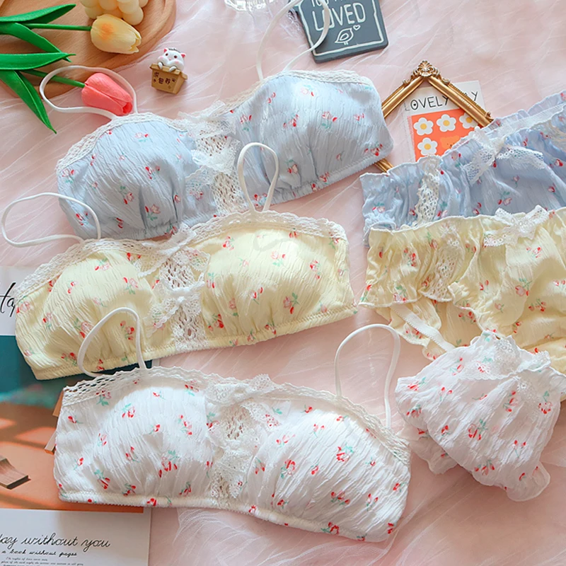 Retro style lace underwear women's thin section bralette comfortable home wear floral Japanese sweet no steel ring bra set
Retro style lace underwear women's thin section bralette comfortable home wear floral Japanese sweet no steel ring bra set