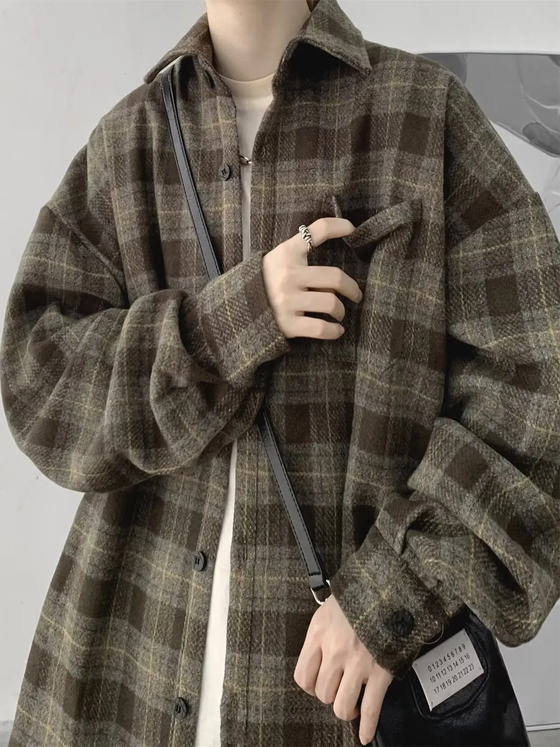 Retro Plaid Long Sleeve Men's Shirt Loose Fit Autumn Winter Hong Kong Style High End Feeling Cool Brand Trendy Large Size Fat...
Retro Plaid Long Sleeve Men's Shirt Loose Fit Autumn Winter Hong Kong Style High End Feeling Cool Brand Trendy Large Size Fat...