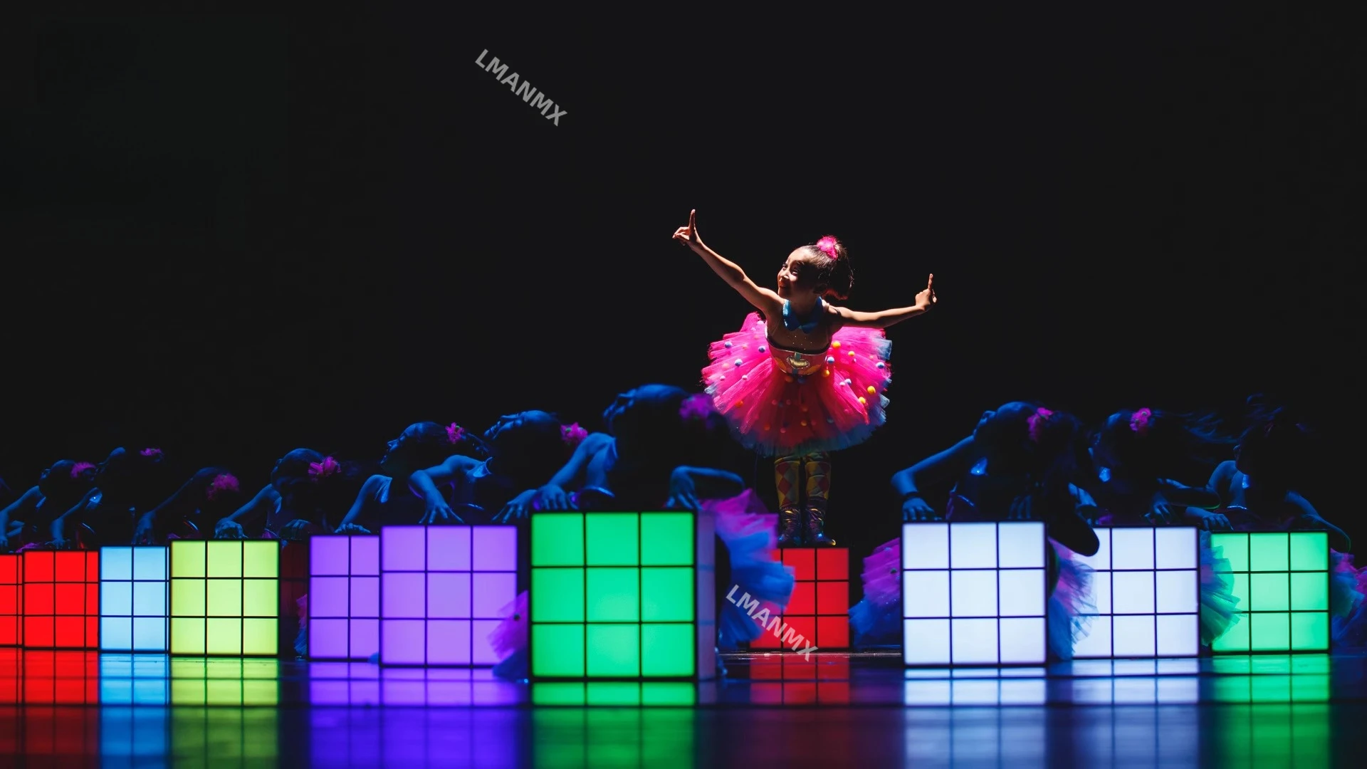 New Chinese Heart Children's Dance Performance Dress for Holding Hands with the Future
New Chinese Heart Children's Dance Performance Dress for Holding Hands with the Future