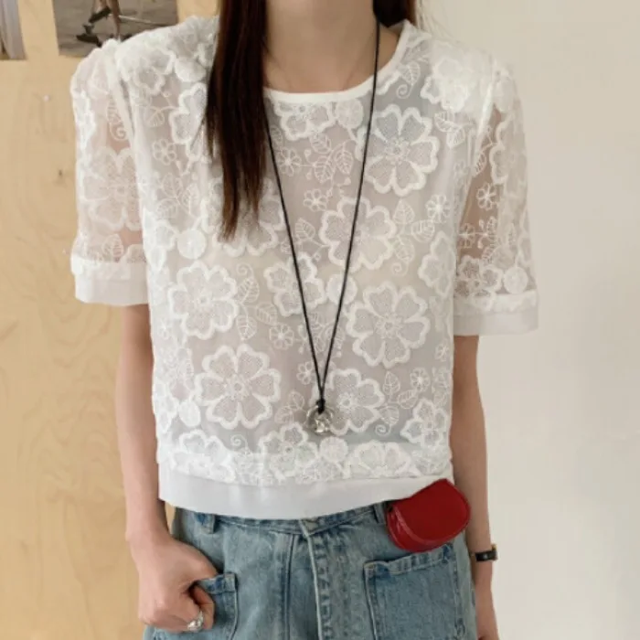 Korean Style round Neck Short Sleeve Embroidered Lace Patchwork Shoulder Pad Fake Two-Piece Shirt Women's Fashion Summer New
Korean Style round Neck Short Sleeve Embroidered Lace Patchwork Shoulder Pad Fake Two-Piece Shirt Women's Fashion Summer New