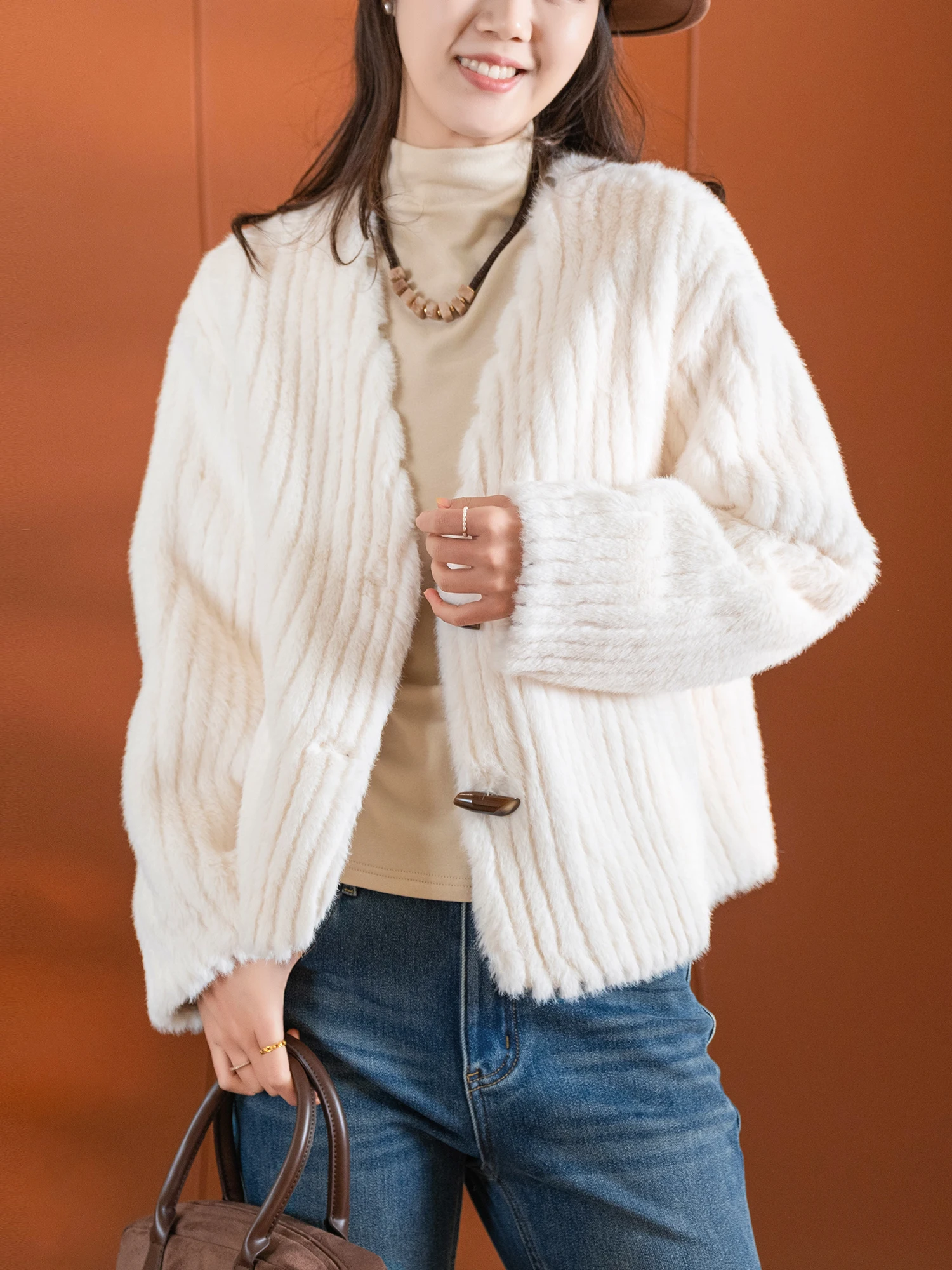 Silky Smooth Long Fur Coat by Little Ear Brand Polyester Fiber oulder Drop Sve Thiened Winter Outerwear for Women
Silky Smooth Long Fur Coat by Little Ear Brand Polyester Fiber oulder Drop Sve Thiened Winter Outerwear for Women