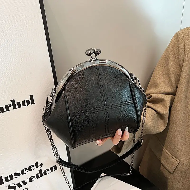 Crossbody Bag for Women Retro Chain Fashionable and Versatile Shoulder Bag Stylish and Stylish for Women Going Out
Crossbody Bag for Women Retro Chain Fashionable and Versatile Shoulder Bag Stylish and Stylish for Women Going Out