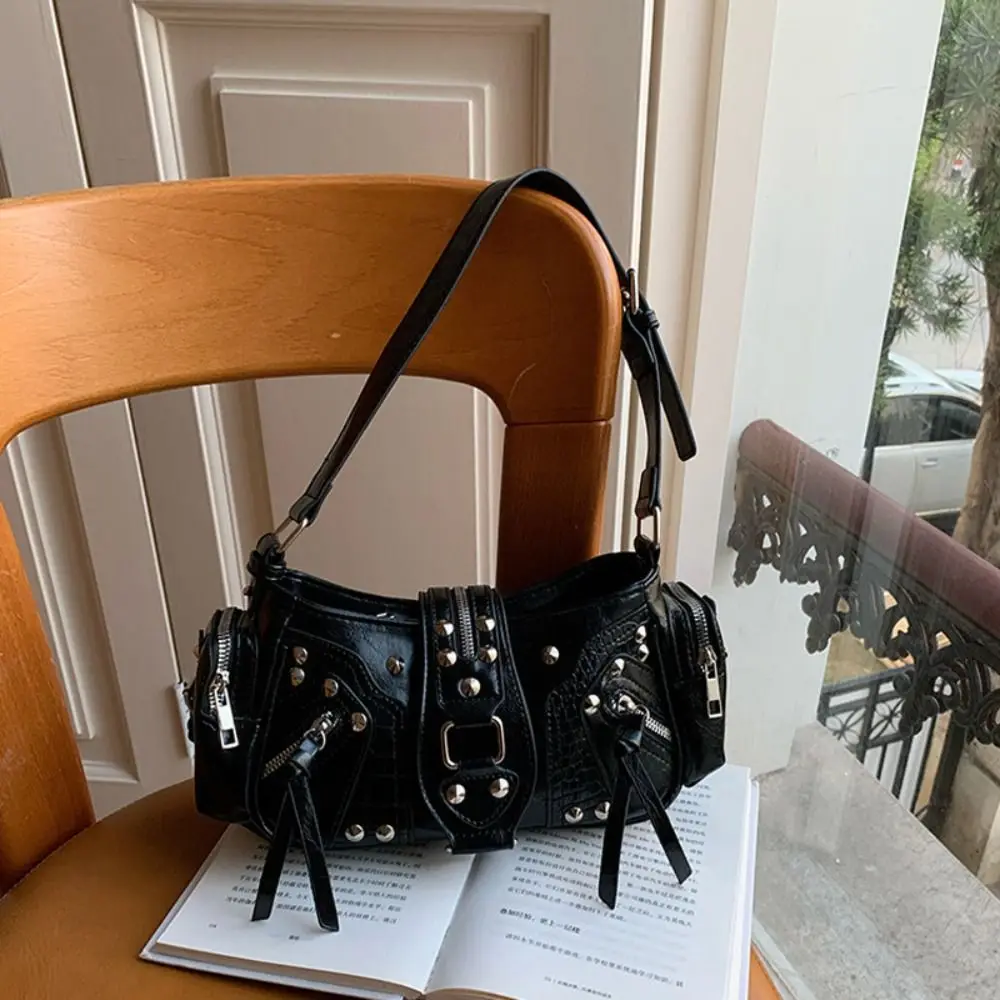 Simple Y2K Retro Rivet Shoulder Bag Oil Wax Leather Multi-pocket Vintage Underarm Bag Spicy Girl Fashion Armpit Bag Streetwear
Simple Y2K Retro Rivet Shoulder Bag Oil Wax Leather Multi-pocket Vintage Underarm Bag Spicy Girl Fashion Armpit Bag Streetwear
