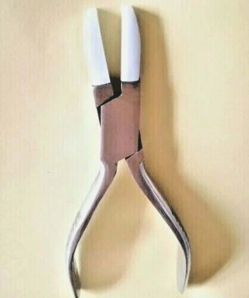 Flat Parallel Pliers with Rubber for Saxophone Clarinet Flute Repair - Essential Tool for Musicians And Instrument Maintenance
Flat Parallel Pliers with Rubber for Saxophone Clarinet Flute Repair - Essential Tool for Musicians And Instrument Maintenance