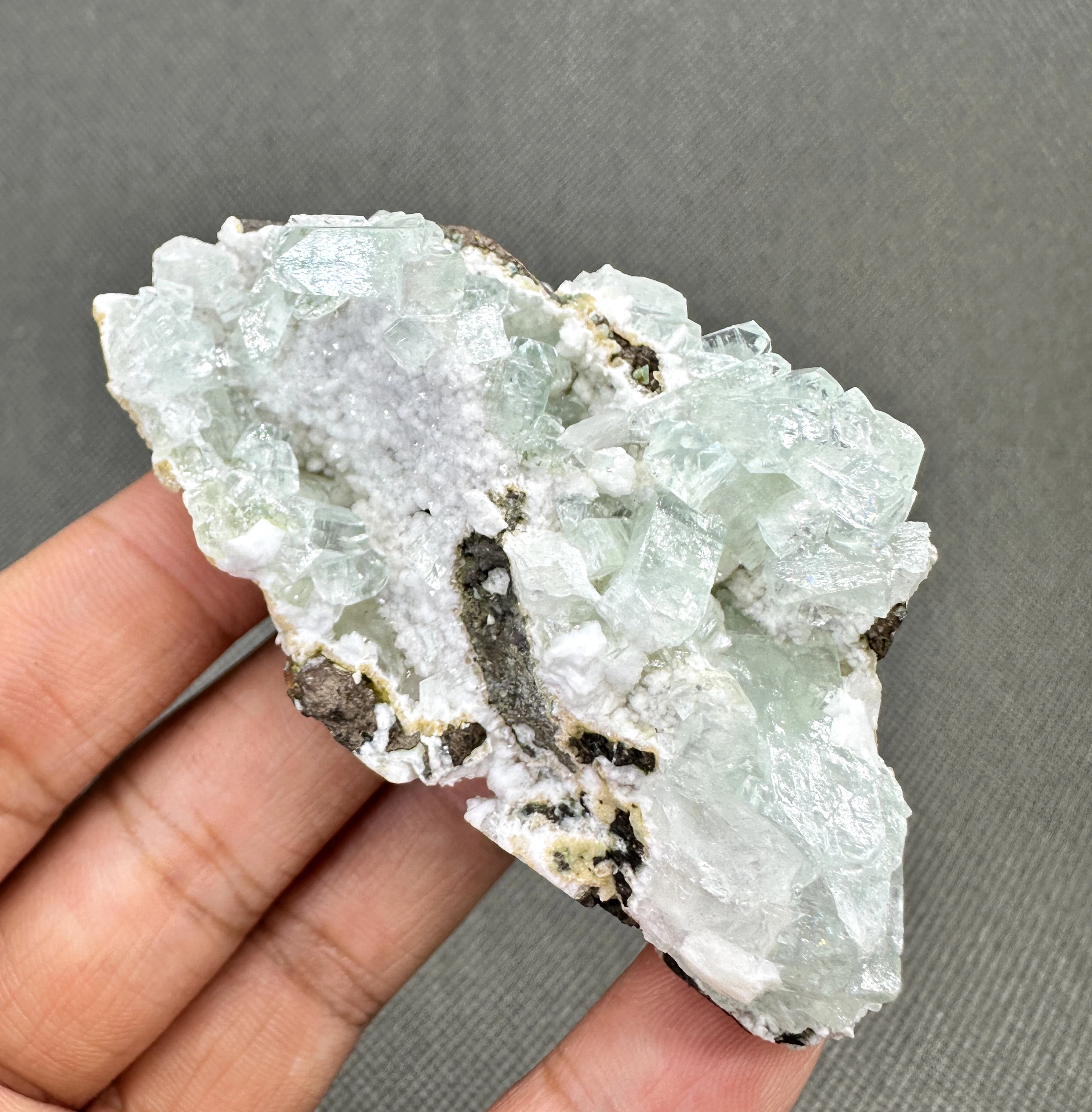 90 g Natural India zeolite and Light green apophyllite symbiosis Mineral Specimen + healing quartz crystals and stones
90 g Natural India zeolite and Light green apophyllite symbiosis Mineral Specimen + healing quartz crystals and stones