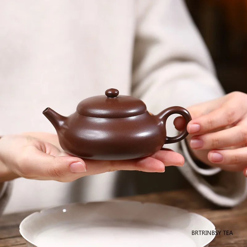 130ml Yixing Handmade Purple Clay Teapot Tradition Chinese Zisha Tea Pot Beauty Tea Infuser Kettle Household Tea Set Teaware
130ml Yixing Handmade Purple Clay Teapot Tradition Chinese Zisha Tea Pot Beauty Tea Infuser Kettle Household Tea Set Teaware