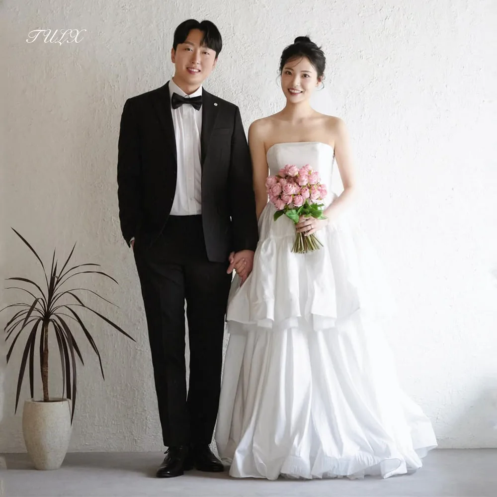 TULX Simple Taffeta Tiered Sleeveless Wedding Dresses Korea Photo Shoot Strapless A-line Long Bridal Gown Corset Customized 웨딩드레
TULX Simple Taffeta Tiered Sleeveless Wedding Dresses Korea Photo Shoot Strapless A-line Long Bridal Gown Corset Customized 웨딩드레