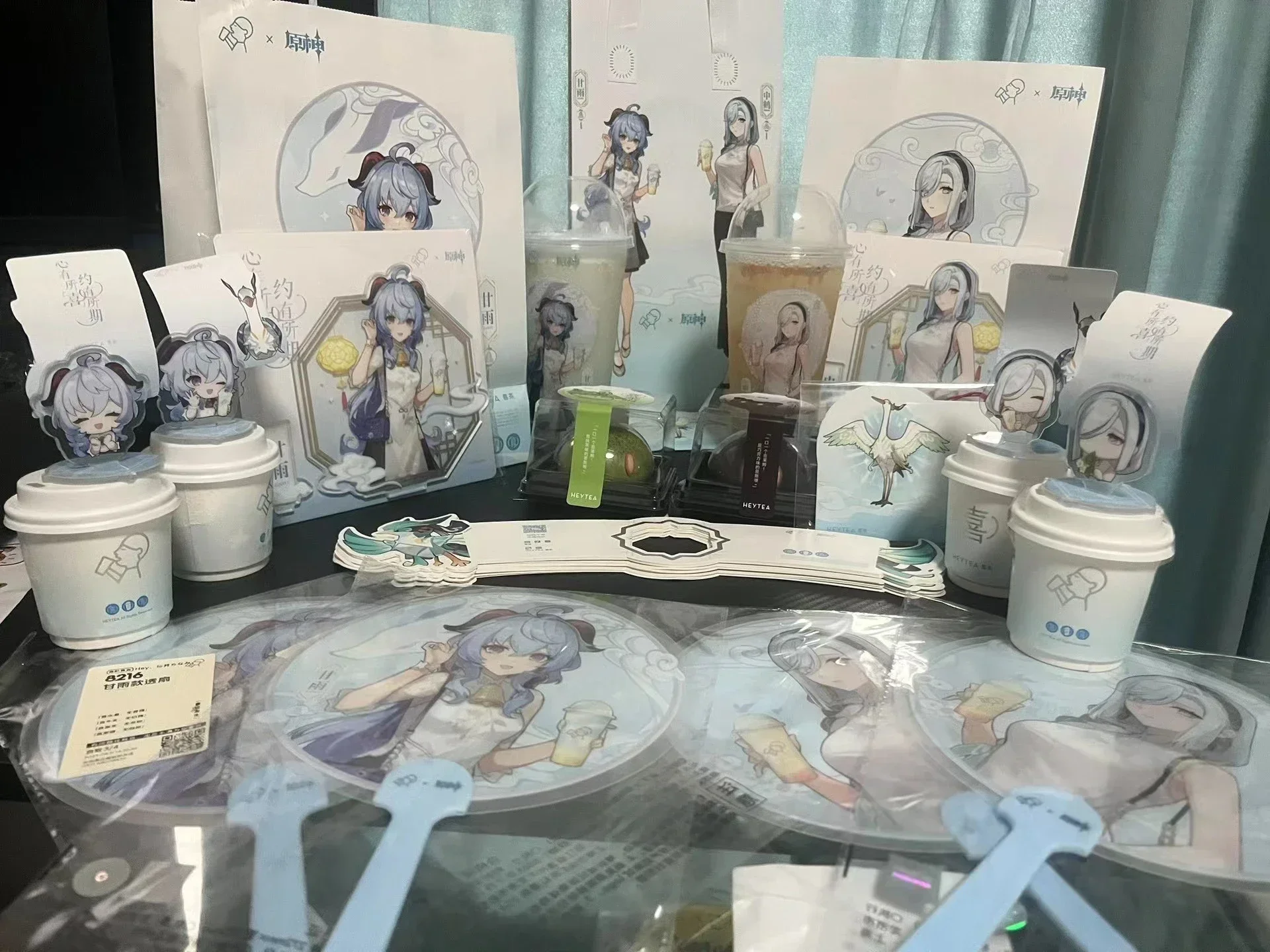 Прозрачный веер Heytea X Merch, подставка с зажимом, пластиковый рукав для чашки, бумажный пакет Ganyu Shenhe, ограниченный выпуск, фотография
Прозрачный веер Heytea X Merch, подставка с зажимом, пластиковый рукав для чашки, бумажный пакет Ganyu Shenhe, ограниченный выпуск, фотография