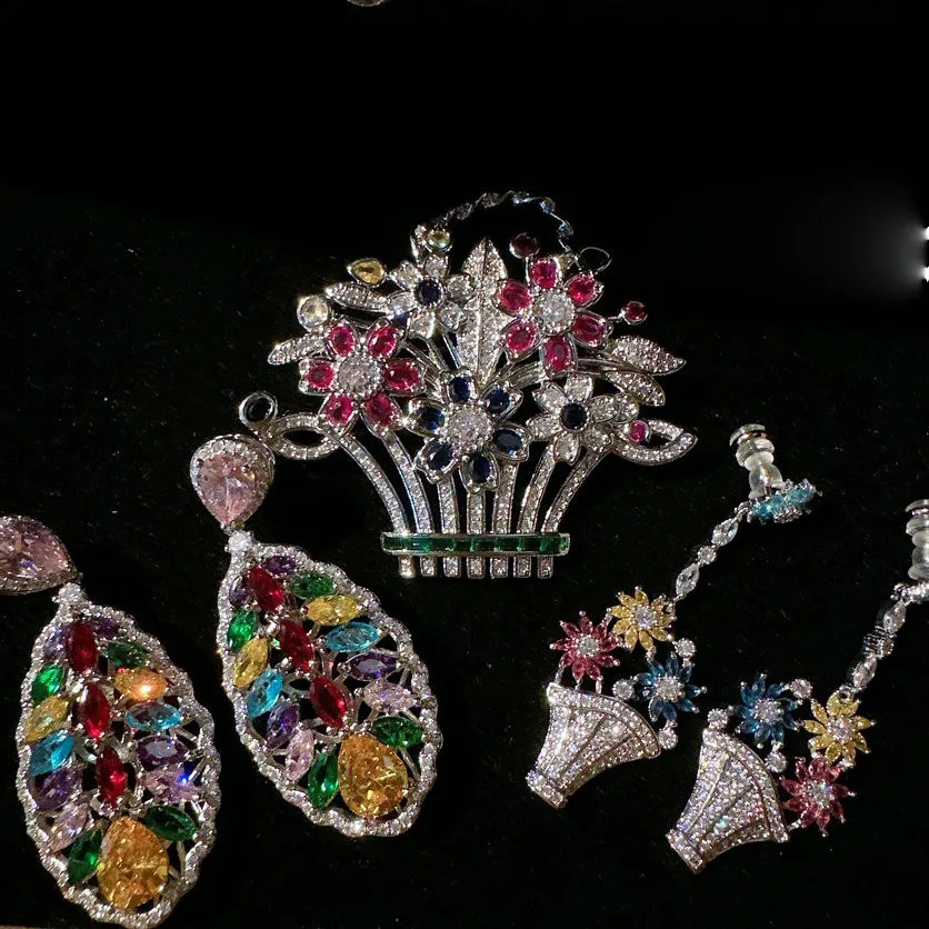 2023 Women Beautiful Rainbow Basket Gem Earrings Multi Treasure Thistle Flower Plated 18K Gold Colorful Flower Brooch
2023 Women Beautiful Rainbow Basket Gem Earrings Multi Treasure Thistle Flower Plated 18K Gold Colorful Flower Brooch