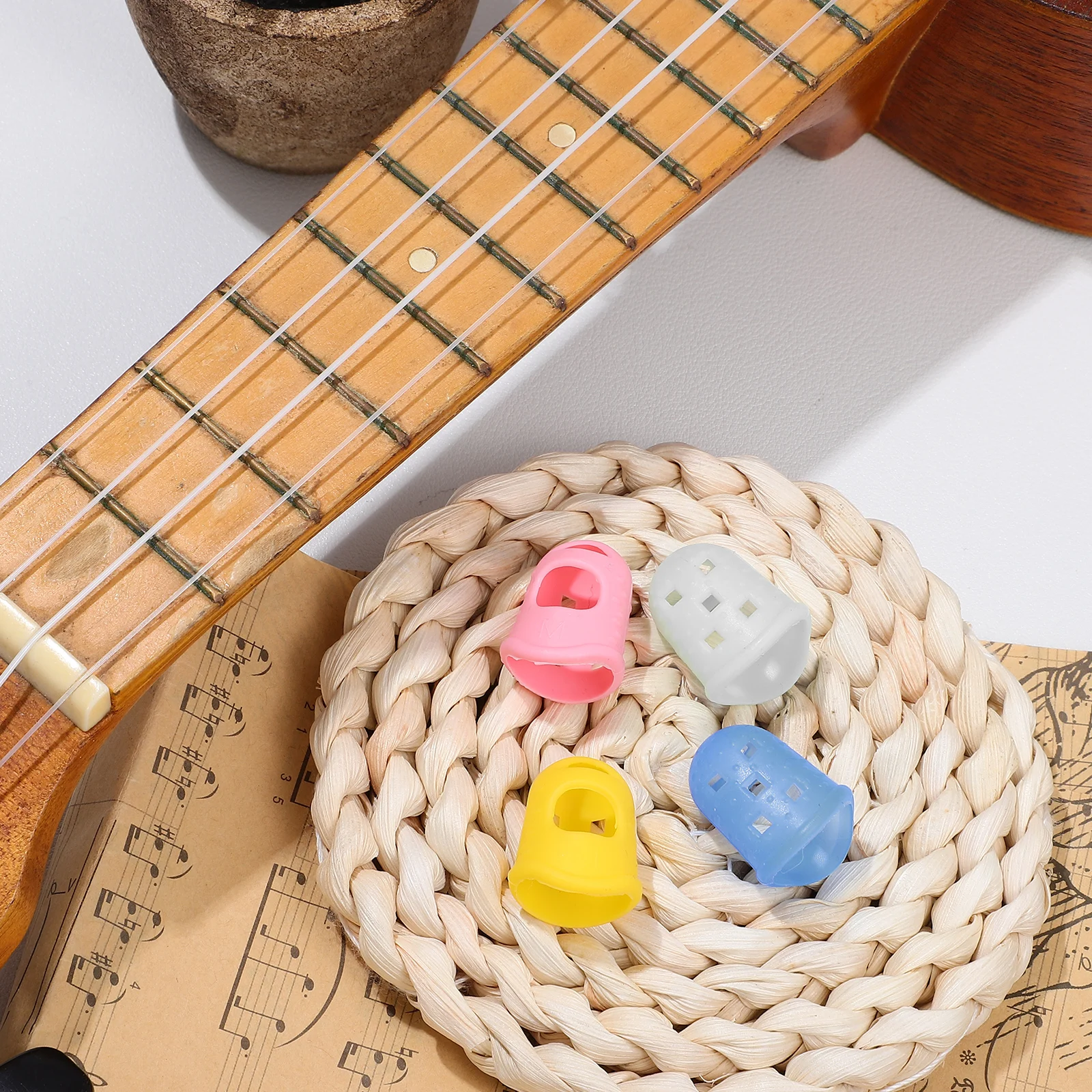 16 pcs M Size Guitar Finger Protectors Silicone Covers Blue Pink Yellow White Thumb Guards for Ukulele Starter Players
16 pcs M Size Guitar Finger Protectors Silicone Covers Blue Pink Yellow White Thumb Guards for Ukulele Starter Players