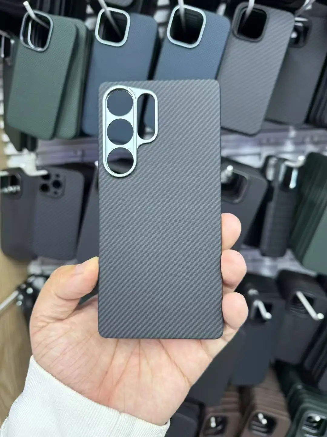 For Samsung S25 Ultra Luxury Carbon Fiber Kevlar Magnetic Phone Case For Samsung Galaxy S24 Ultra Anti Shock Protective Cover
For Samsung S25 Ultra Luxury Carbon Fiber Kevlar Magnetic Phone Case For Samsung Galaxy S24 Ultra Anti Shock Protective Cover