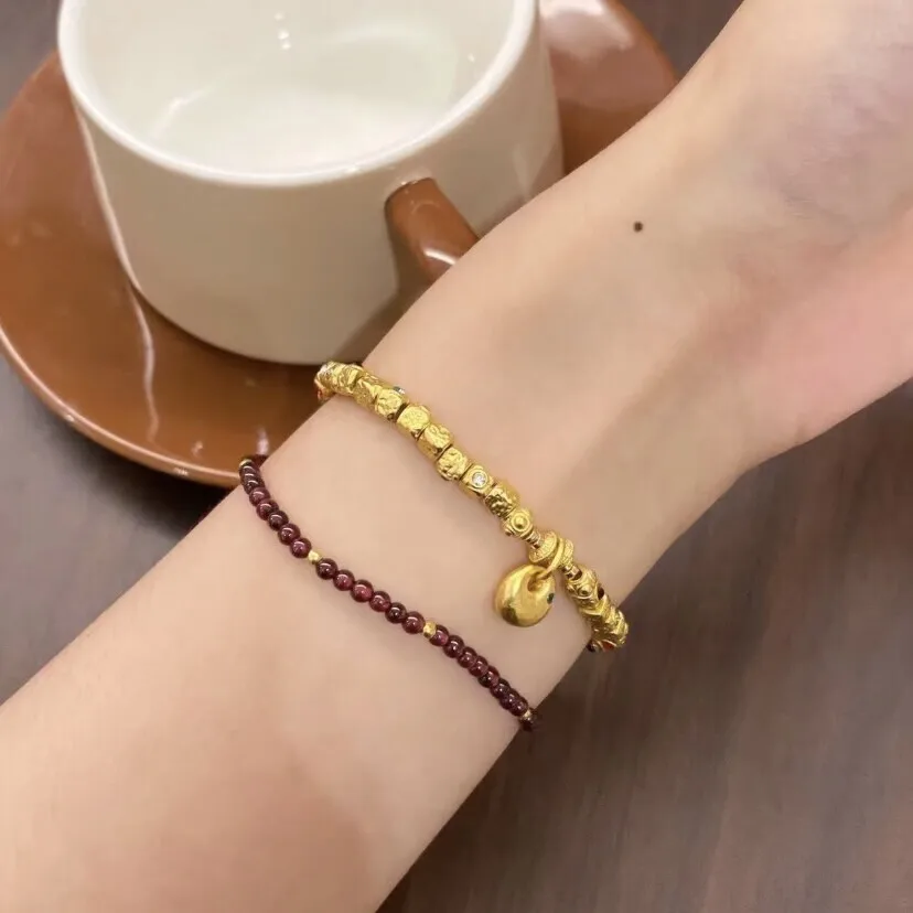 Plated With Genuine Gold Preservation Ancient Sand Gold Hammer Patterned Square Small Lump Hand Woven Circular Girls Gift
Plated With Genuine Gold Preservation Ancient Sand Gold Hammer Patterned Square Small Lump Hand Woven Circular Girls Gift