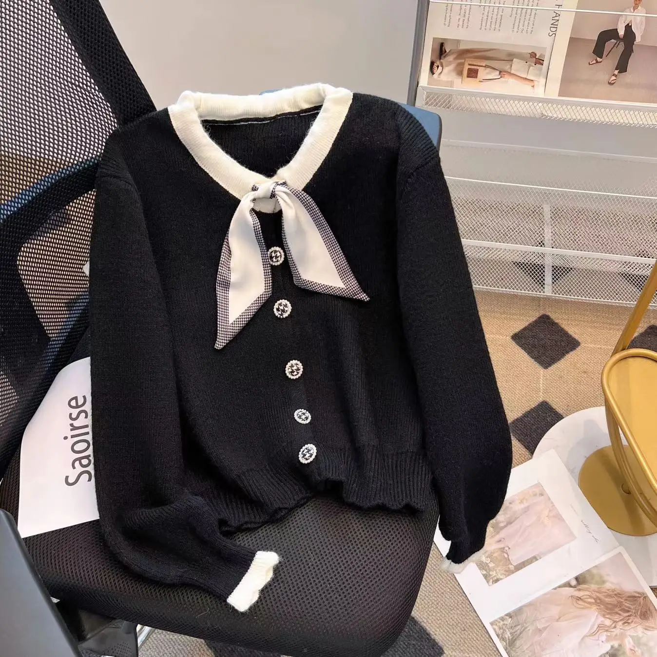Женский черный готический вязаный кардиган, роскошный свитер Harajuku, винтажный кашемировый свитер 2000-х годов Y2k с длинными рукавами и v-образным вырезом, одежда 2025 г.
Женский черный готический вязаный кардиган, роскошный свитер Harajuku, винтажный кашемировый свитер 2000-х годов Y2k с длинными рукавами и v-образным вырезом, одежда 2025 г.