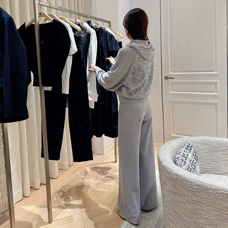 Christmas Series Women's Cashmere Knitted Set Warm Nude Tone Floral Design Casual Straight Leg Pants Long Sleeve Two-Piece Suit
Christmas Series Women's Cashmere Knitted Set Warm Nude Tone Floral Design Casual Straight Leg Pants Long Sleeve Two-Piece Suit