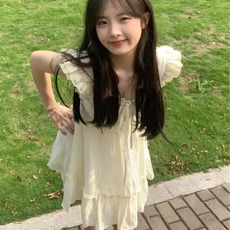 Summer new French sweet pure desire style square neck small flying sleeve dress for small women with a slim short skirt
Summer new French sweet pure desire style square neck small flying sleeve dress for small women with a slim short skirt