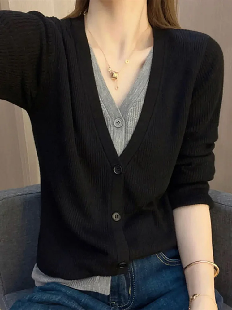 Элитный брендовый вязаный свитер с V-образным вырезом и длинными рукавами, женский модный кардиган в корейском стиле, свободного кроя, с декоративными вставками
Элитный брендовый вязаный свитер с V-образным вырезом и длинными рукавами, женский модный кардиган в корейском стиле, свободного кроя, с декоративными вставками