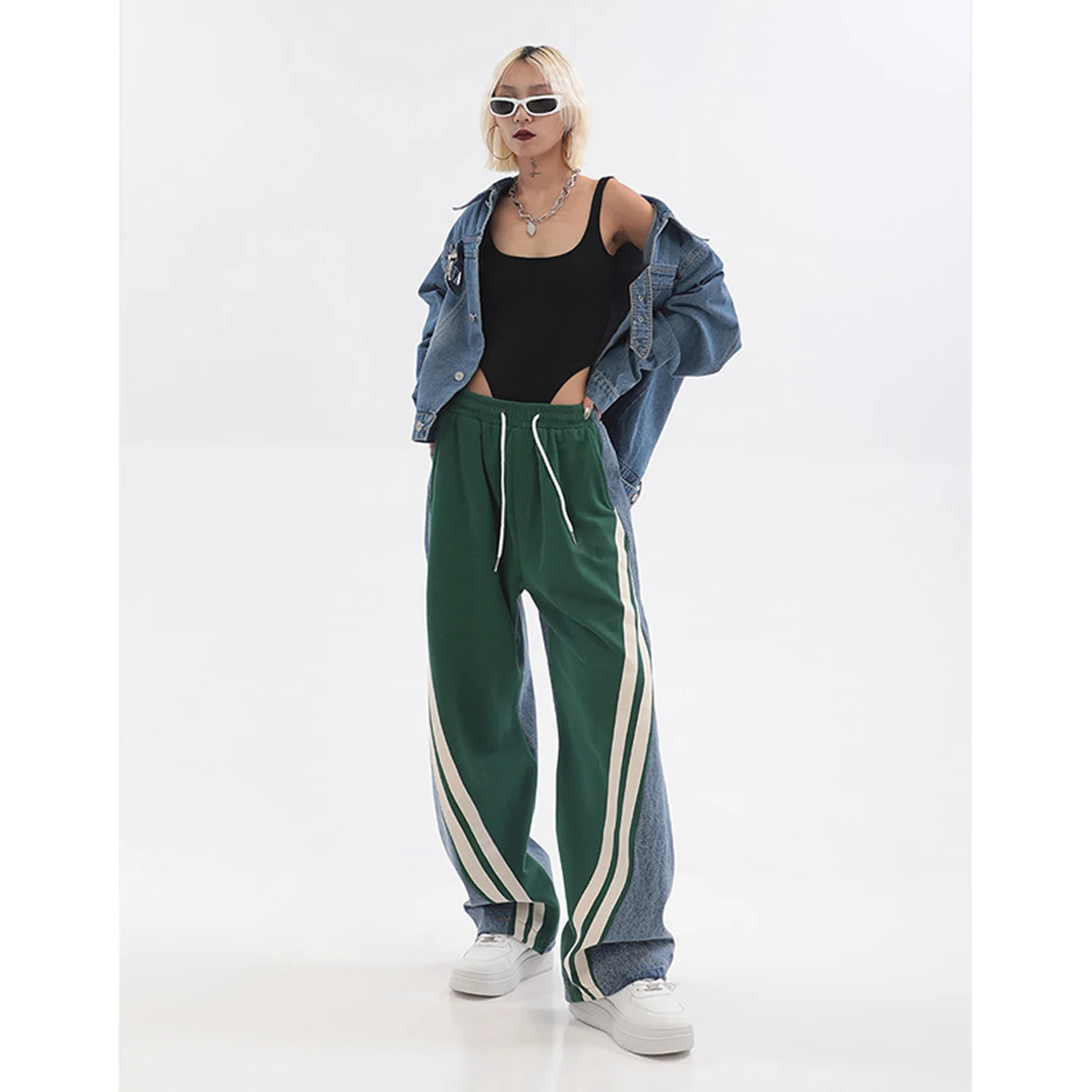 Trendy Streetwear High Waist Wide Leg Denim Jeans Sporty Casual Pants for Women Patchwork Autumn Dance Loose Fit Trousers
Trendy Streetwear High Waist Wide Leg Denim Jeans Sporty Casual Pants for Women Patchwork Autumn Dance Loose Fit Trousers