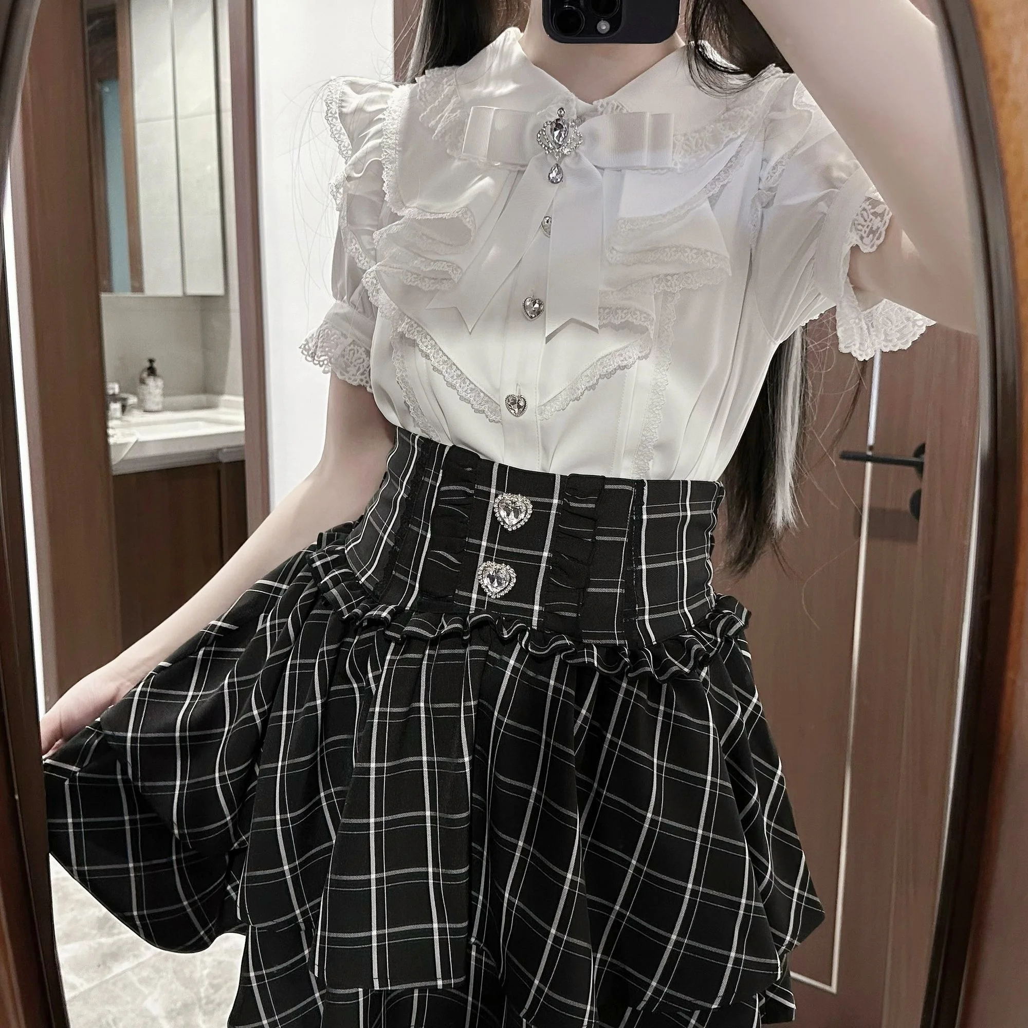 SOIOMES Love button half skirt, Japanese original cute waist cinching double-layer short skirt
SOIOMES Love button half skirt, Japanese original cute waist cinching double-layer short skirt